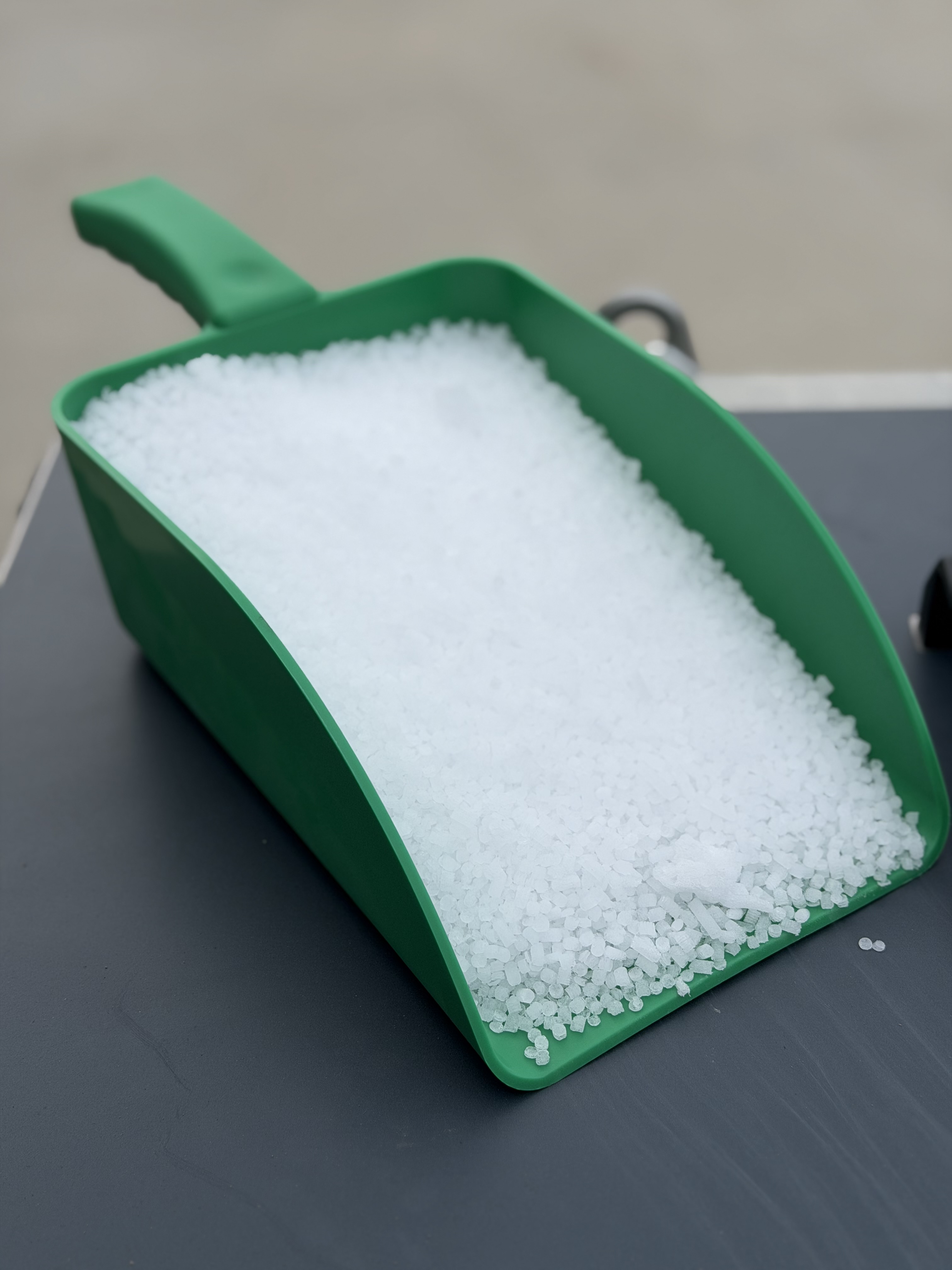 Dry ice CO2 pellets