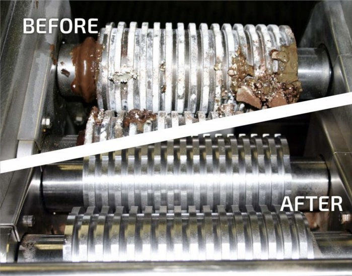 Industrial roller cleaned by dry ice blasting